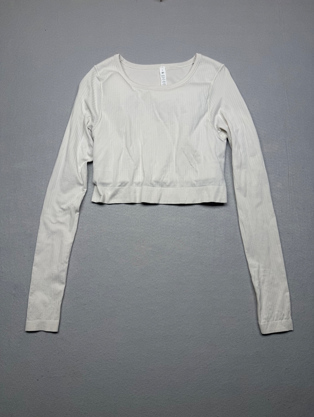 Lululemon Crop Long Sleeve Top Women's Size 8 Cream EUC